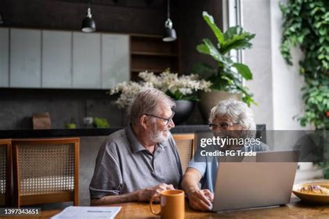 52,014 Teen Candid Stock Photos & High